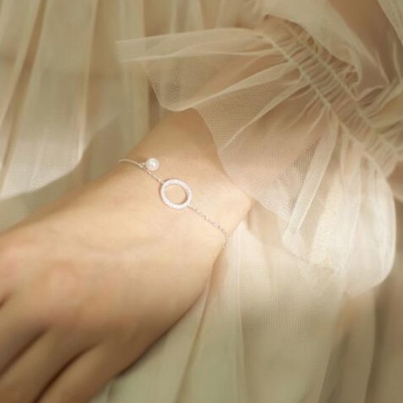 925 Sterling Silver Diamond Circle Pearl Bracelet - Picture 5 of 8